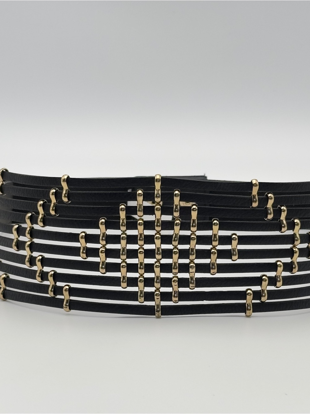 IP Blue Pelle Women’s Black Stretch Waist Belt Gold Geometric Detail Size M/L